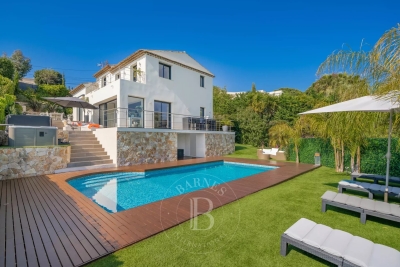 House for sale in VALLAURIS  - 8 rooms - 250 m&sup2; 