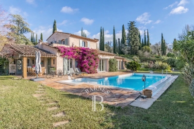 House for sale in GRASSE  - 5 rooms - 195 m&sup2; 