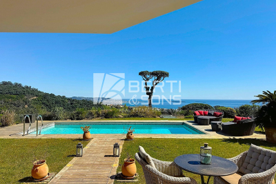 Apartment for sale in MANDELIEU-LA-NAPOULE  - 5 rooms - 137 m&sup2; 