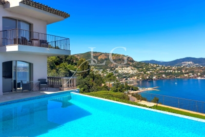 House for sale in THÉOULE-SUR-MER  - 6 rooms - 169 m&sup2; 