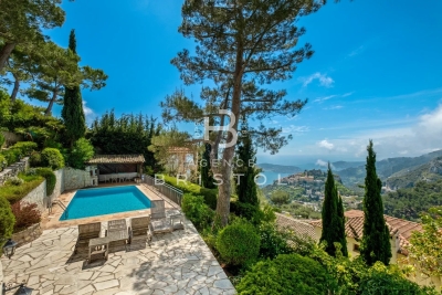 House for sale in EZE  - 7 rooms - 236 m&sup2; 