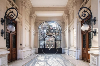 Apartment for sale in PARIS 7EME  - 4 rooms - 127 m&sup2; 