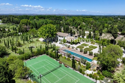 House for sale in ST-RÉMY-DE-PROVENCE  - 13 rooms - 600 m&sup2; 