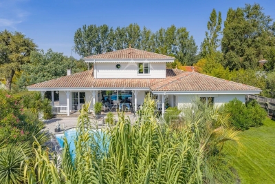 House for sale in LA TESTE-DE-BUCH  - 5 rooms - 177 m&sup2; 