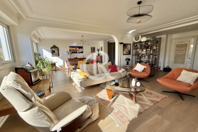 Apartment for sale in HYÈRES  - 5 rooms - 146 m&sup2; 