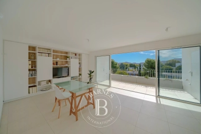 Apartment for sale in MARSEILLE 8EME  - 3 rooms - 71 m&sup2; 