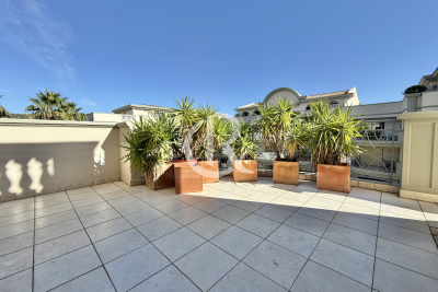 Apartment for sale in HYÈRES  - 3 rooms - 78 m&sup2; 