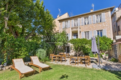 House for sale in VENCE  - 9 rooms - 248 m&sup2; 