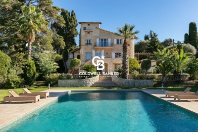 House for sale in CAP D'ANTIBES  - 8 rooms - 350 m&sup2; 