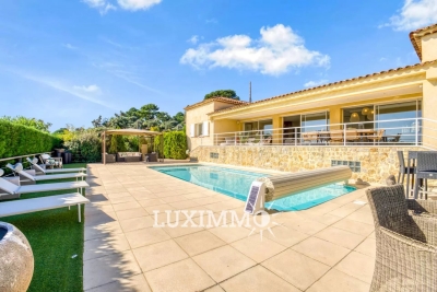 House for sale in VALLAURIS  - 8 rooms - 235 m&sup2; 