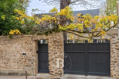 House for sale in VERSAILLES  - 7 rooms - 277 m&sup2; 