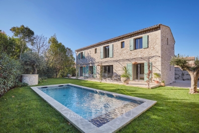 House for sale in ST-RÉMY-DE-PROVENCE  - 6 rooms - 200 m&sup2; 