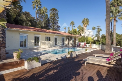 House for sale in VALLAURIS  - 8 rooms - 224 m&sup2; 