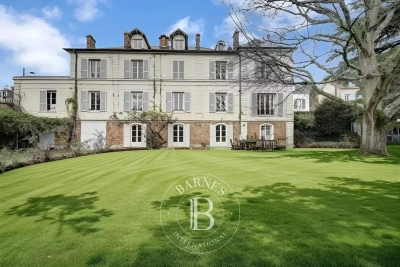 House for sale in JOUY EN JOSAS  - 14 rooms - 450 m&sup2; 