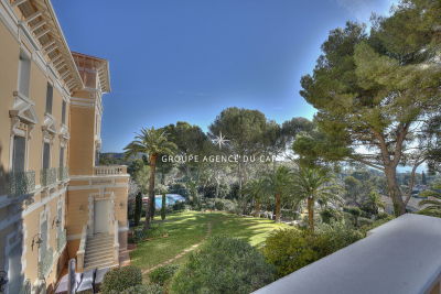Apartment for sale in ST-RAPHAËL  - 5 rooms - 296 m&sup2; 
