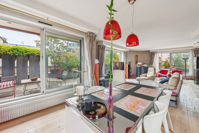Apartment for sale in PARIS 15EME  - 5 rooms - 140 m&sup2; 