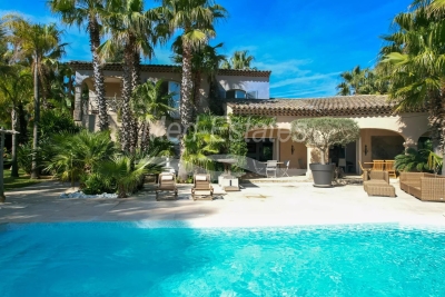 House for sale in GRIMAUD  - 6 rooms - 250 m&sup2; 