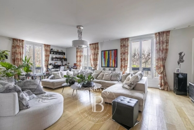 Apartment for sale in PARIS 15EME  - 5 rooms - 151 m&sup2; 