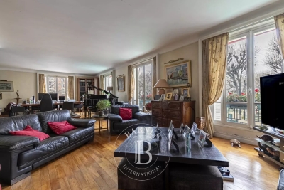 Apartment for sale in PARIS 15EME  - 6 rooms - 200 m&sup2; 