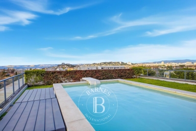 Apartment for sale in MARSEILLE 8EME  - 5 rooms - 350 m&sup2; 