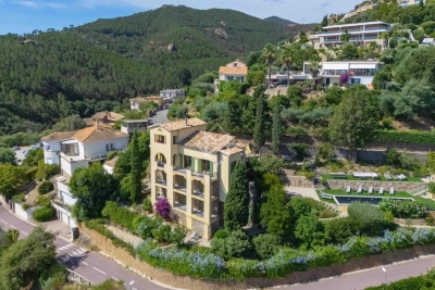 House for sale in THÉOULE-SUR-MER  - 10 rooms - 285 m&sup2; 