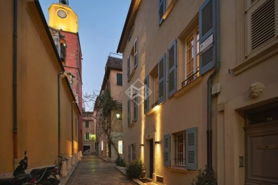 House for sale in ST-TROPEZ  - 8 rooms - 320 m&sup2; 