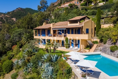 House for sale in THÉOULE-SUR-MER  - 7 rooms - 156 m&sup2; 