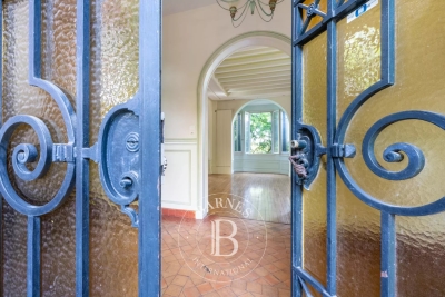 House for sale in VERSAILLES  - 10 rooms - 381 m&sup2; 