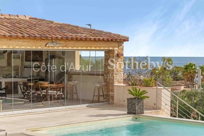 House for sale in LES ISSAMBRES  - 10 rooms - 298 m&sup2; 