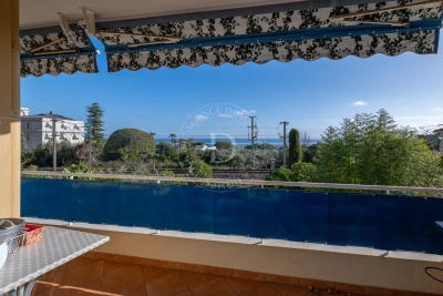 Apartment for sale in BEAULIEU-SUR-MER  - 3 rooms - 90 m&sup2; 